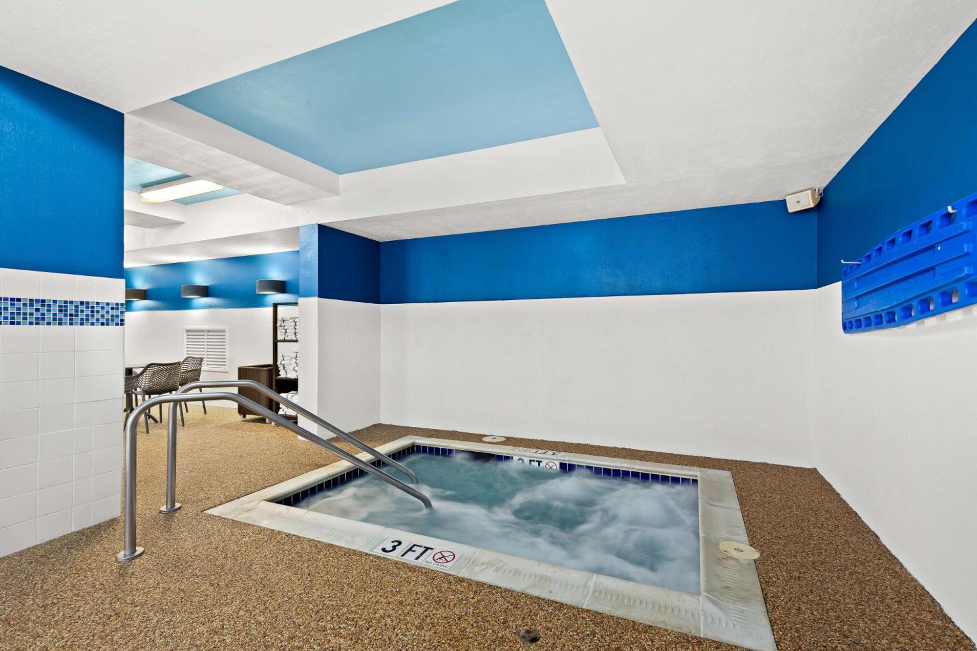 Hampton Inn & Suites Canton North Canton Exteriör bild