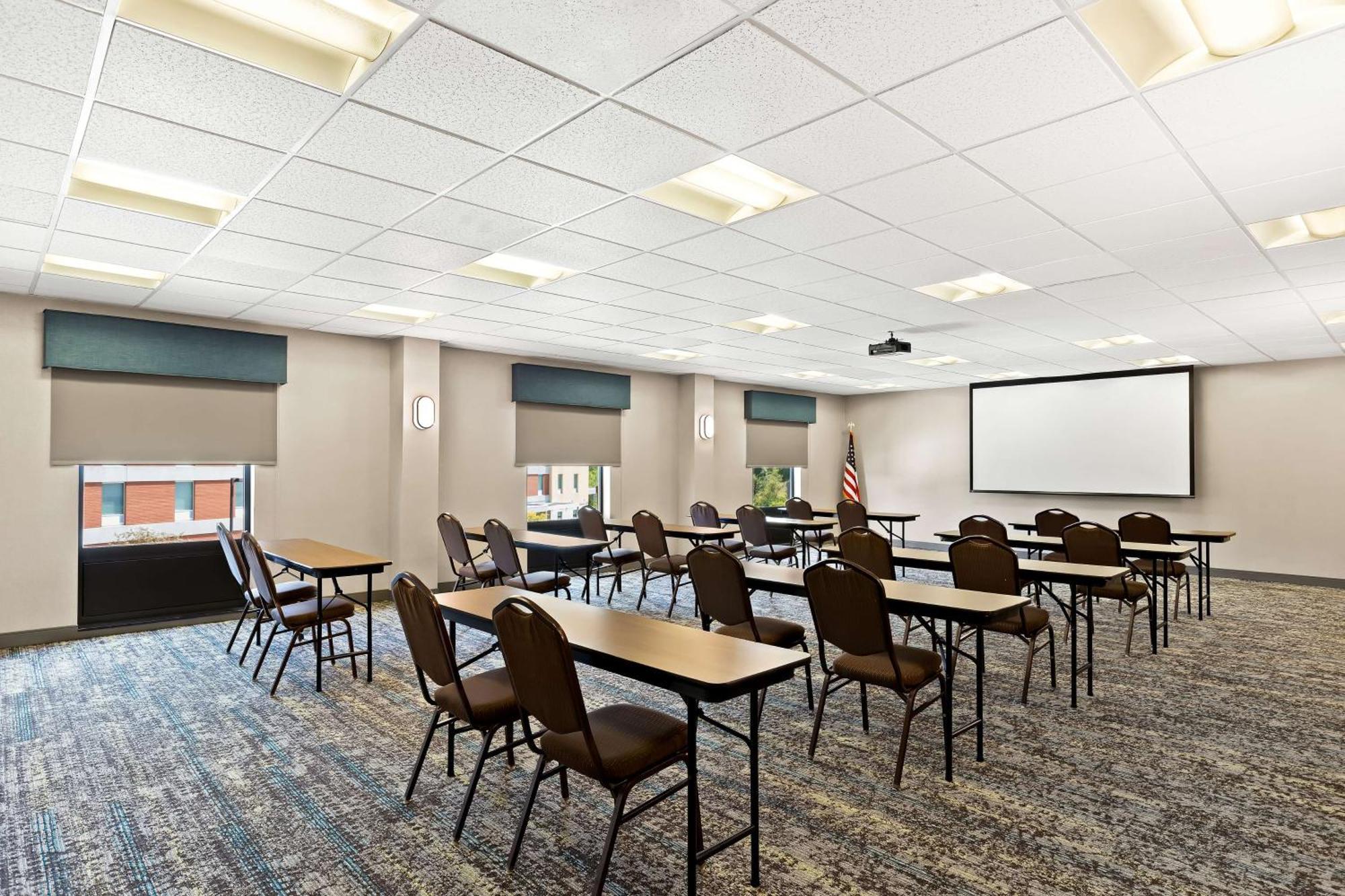 Hampton Inn & Suites Canton North Canton Exteriör bild