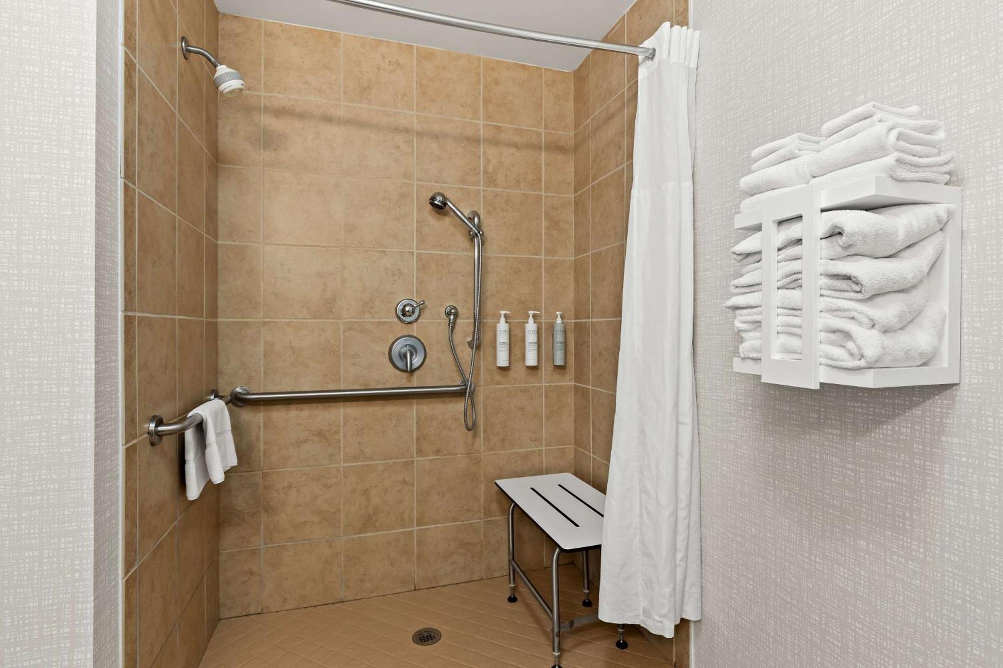 Hampton Inn & Suites Canton North Canton Exteriör bild