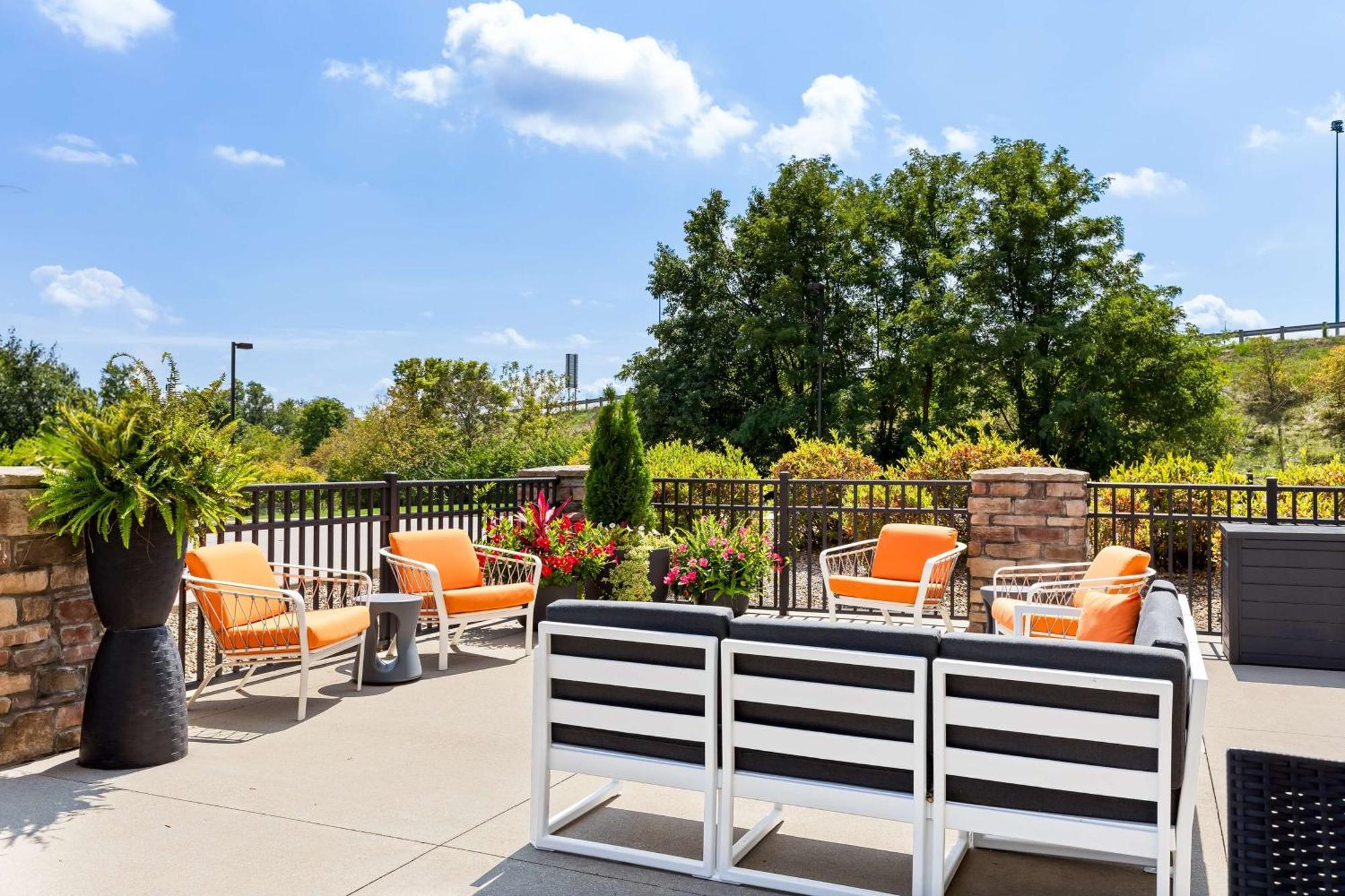 Hampton Inn & Suites Canton North Canton Exteriör bild