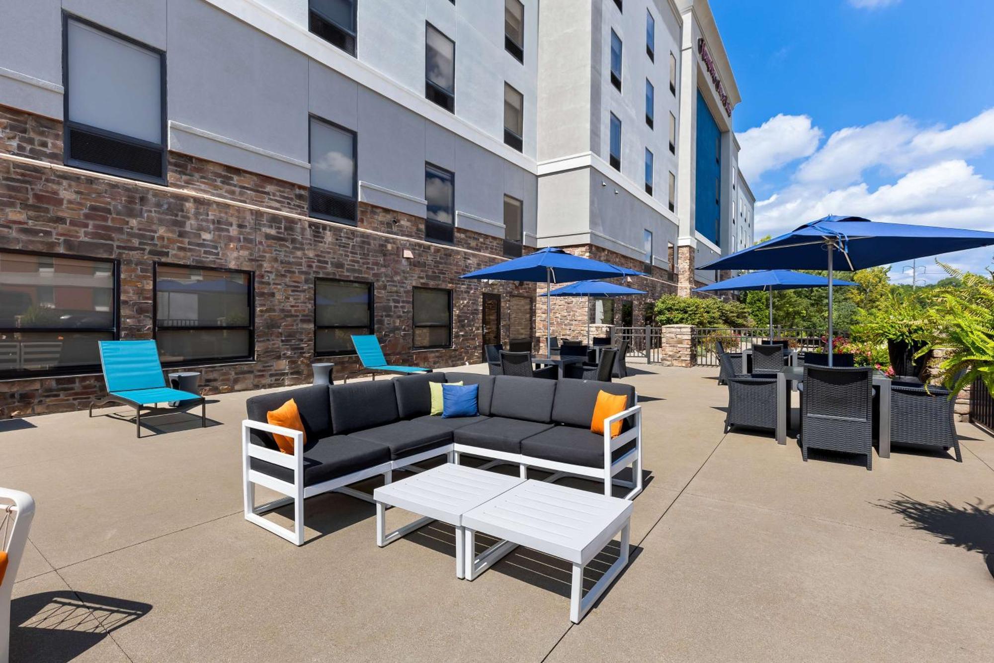 Hampton Inn & Suites Canton North Canton Exteriör bild